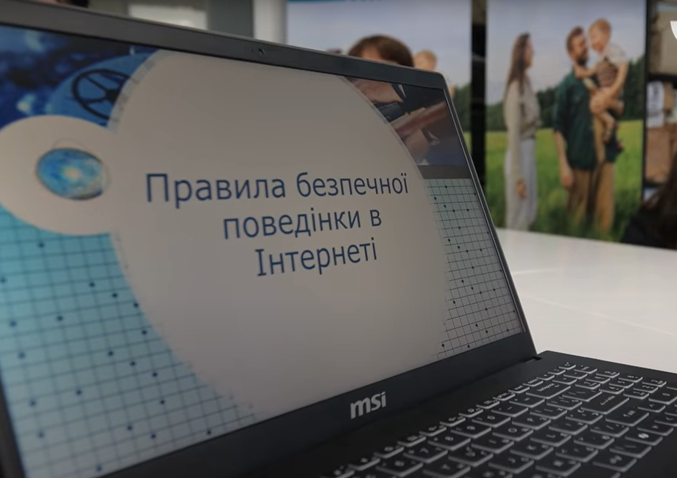 Халабуда замість хабу: молодь у селі Холодна Балка збудувала собі “молодіжний простір”... у полі Халабуда замість хабу: молодь у селі Холодна Балка збудувала собі “молодіжний простір”... у полі - зображення